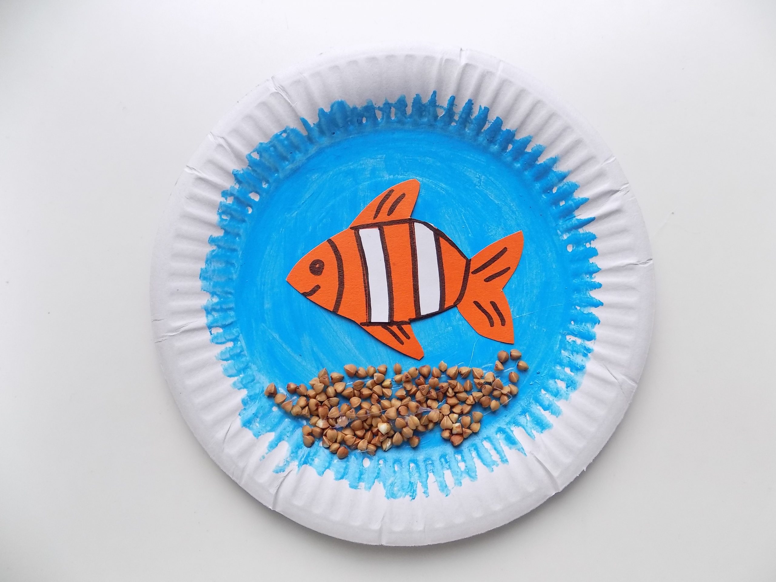 Тропические рыбы из бумажных тарелок