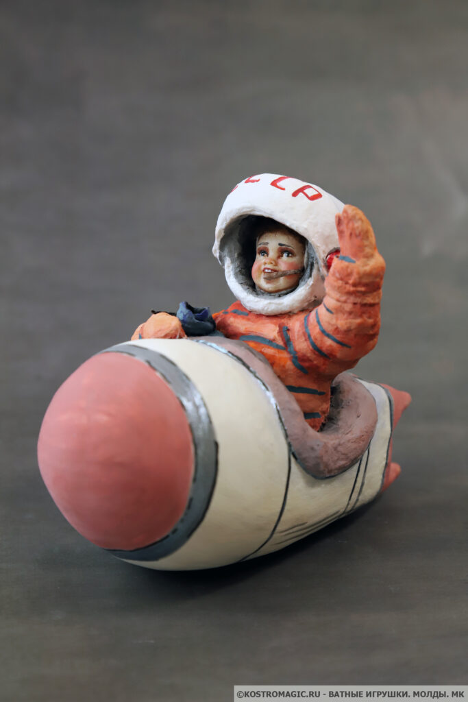 Ватная елочная игрушка "Космонавт" Второй вариант. - елочная игрушка, елочные игрушки, клейстер, крашеная вата, льняная вата Фото 4 - Ватные елочные игрушки. Малыши Ватная елочная игрушка "Космонавт" Второй вариант.,